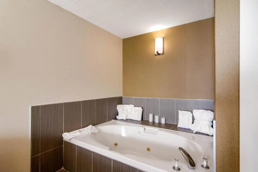Comfort Inn & Suites Medicine Hat Shopping Centre — 2