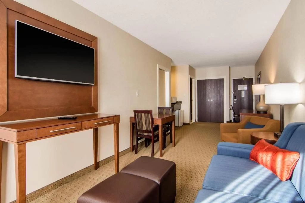 Comfort Inn & Suites Medicine Hat Shopping Centre — 5