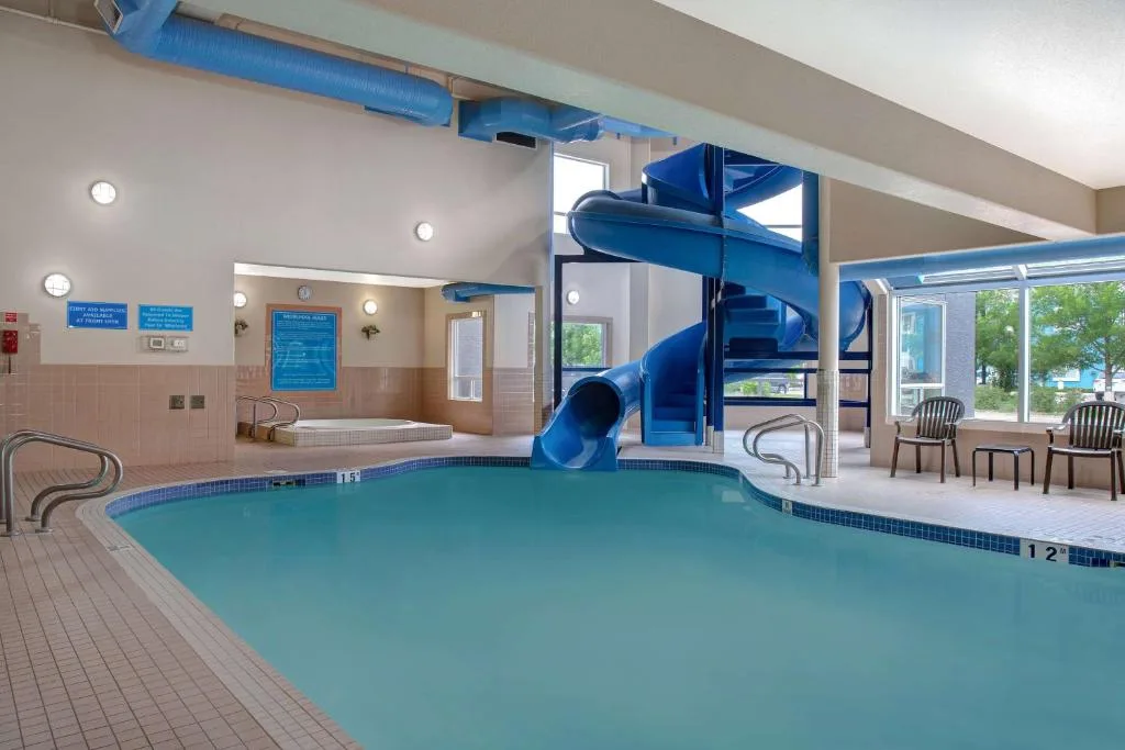 Days Inn by Wyndham Medicine Hat — 2