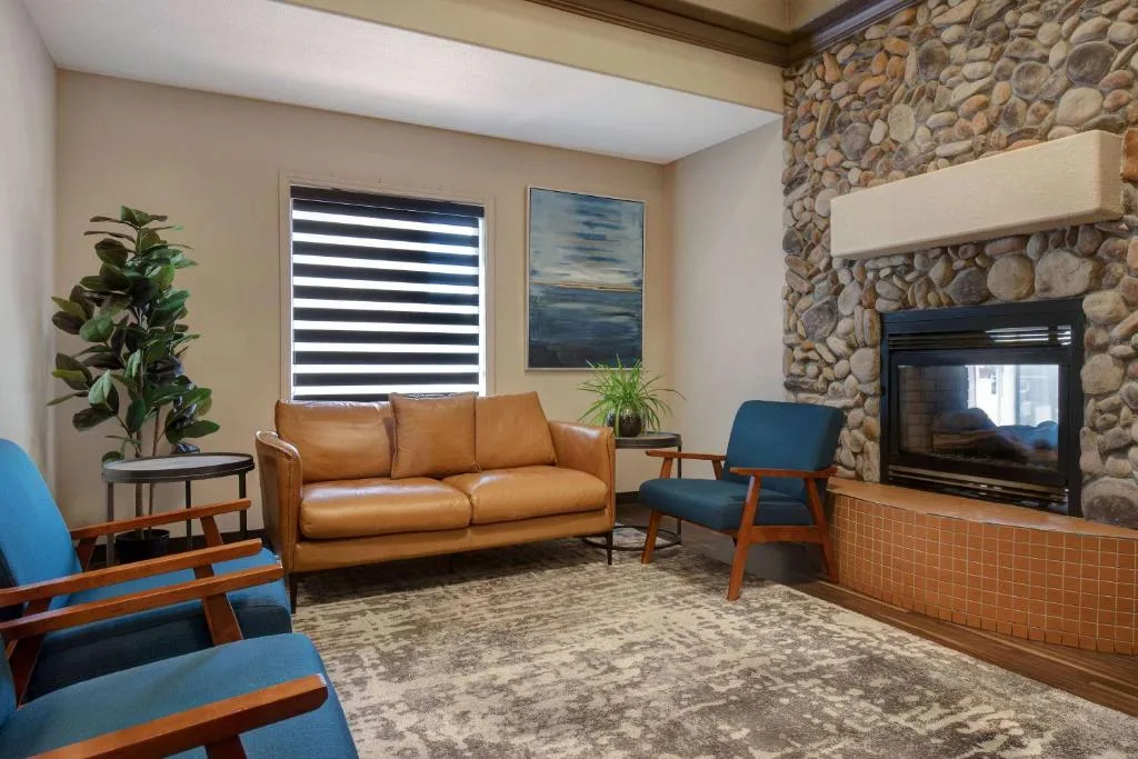 Days Inn by Wyndham Medicine Hat — 3