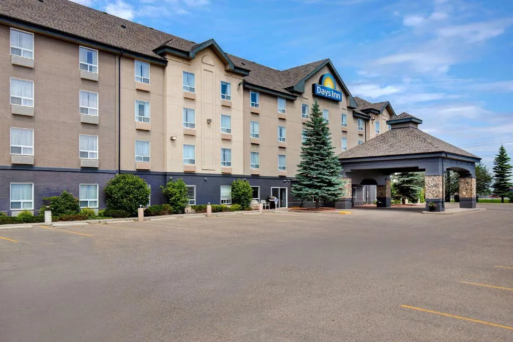 Days Inn by Wyndham Medicine Hat — 4