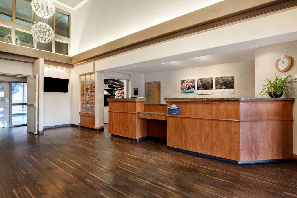 Days Inn by Wyndham Medicine Hat — 5