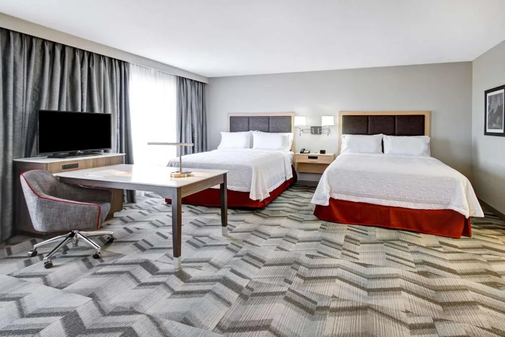 Hampton Inn & Suites - Medicine Hat — 2