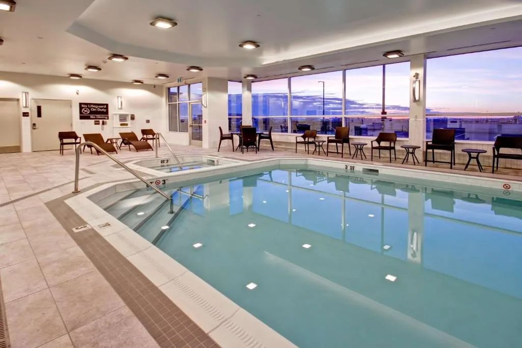 Hampton Inn & Suites - Medicine Hat — 4