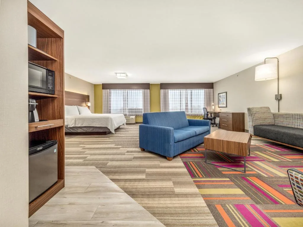 Holiday Inn Express & Suites Medicine Hat by IHG — 2