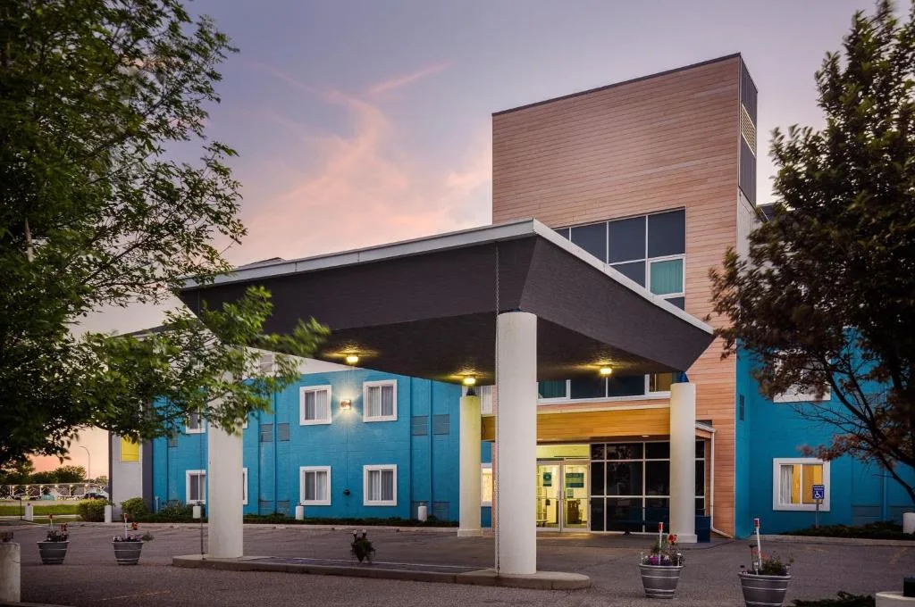 Prairie Crest Medicine Hat by IHG