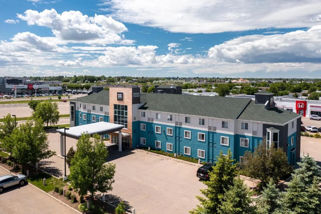 Prairie Crest Medicine Hat by IHG — 3