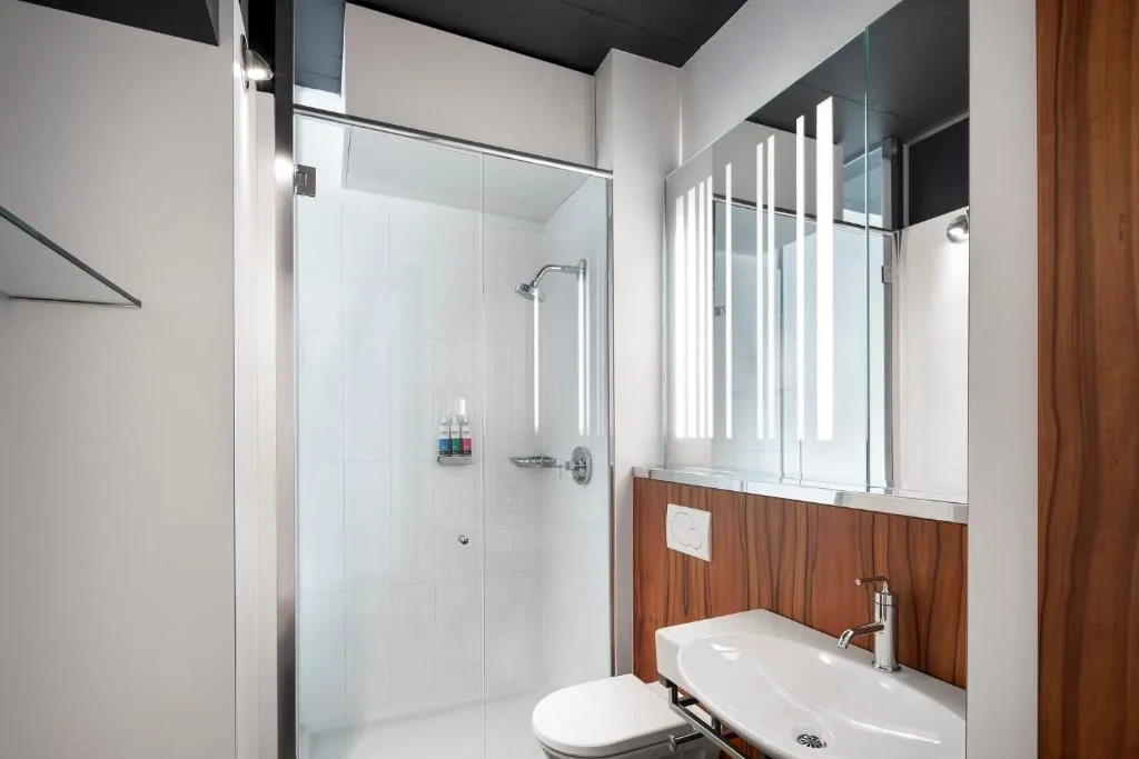 Alt Hotel Toronto Airport — 3
