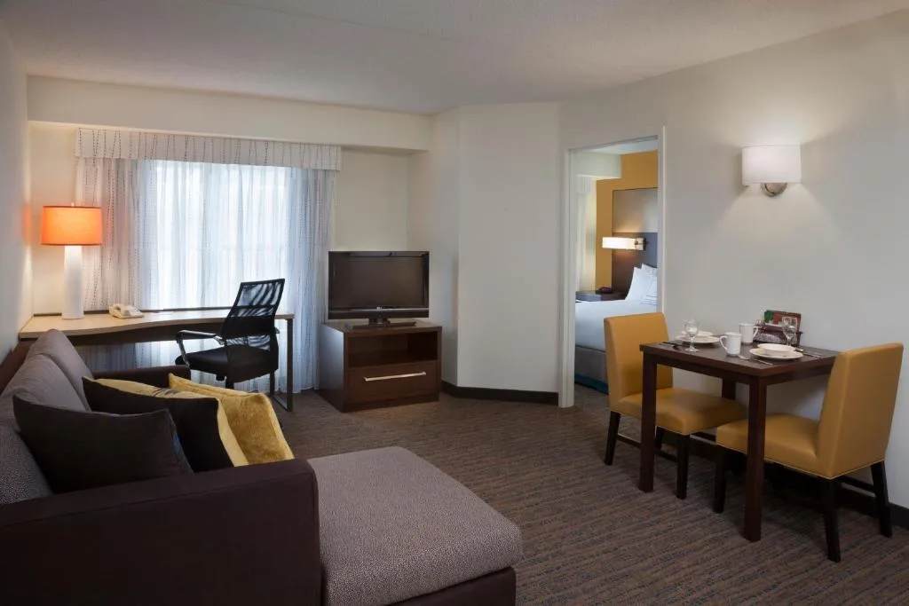 Cambridge Suites Mississauga — 2