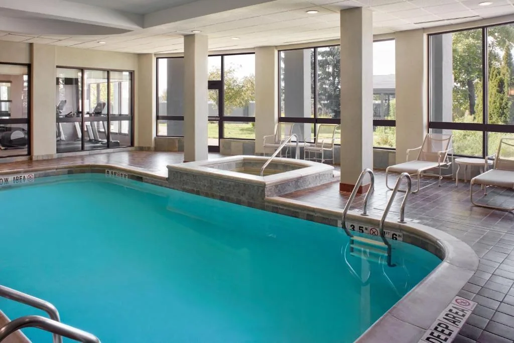 Courtyard by Marriott Mississauga-Airport Corporate Centre West — 4