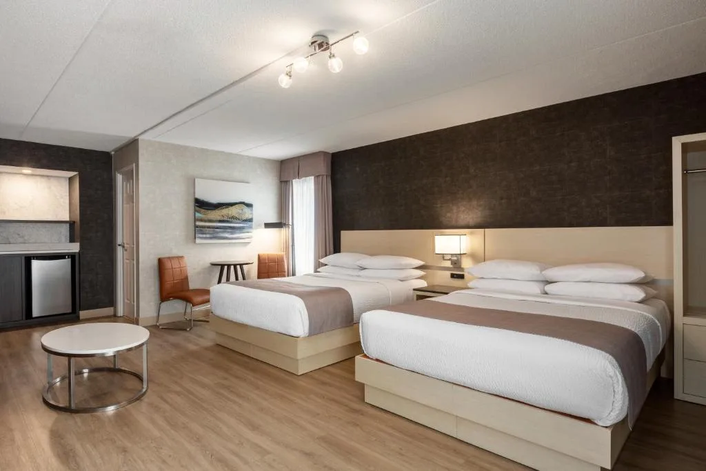 Days Inn by Wyndham Toronto West Mississauga — 2
