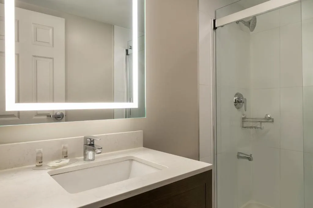 Days Inn by Wyndham Toronto West Mississauga — 3