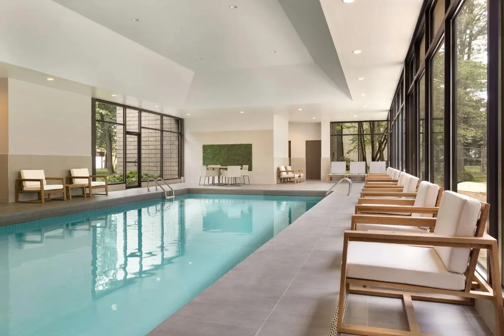 DoubleTree by Hilton Hotel Toronto Airport West — 4