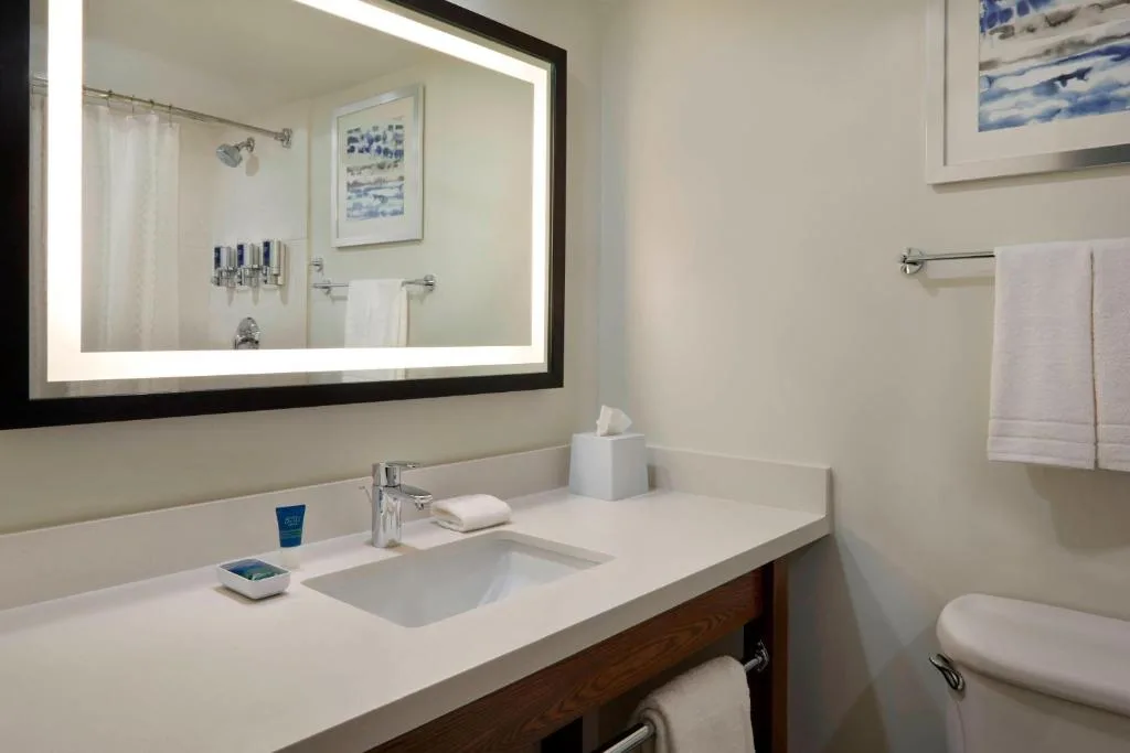 Four Points by Sheraton Toronto Airport — 3