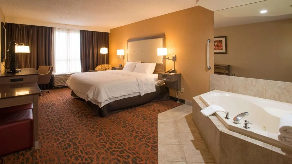 Hampton Inn Toronto-Mississauga West — 2