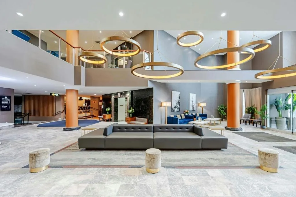 Sandman Signature Mississauga Hotel — 4