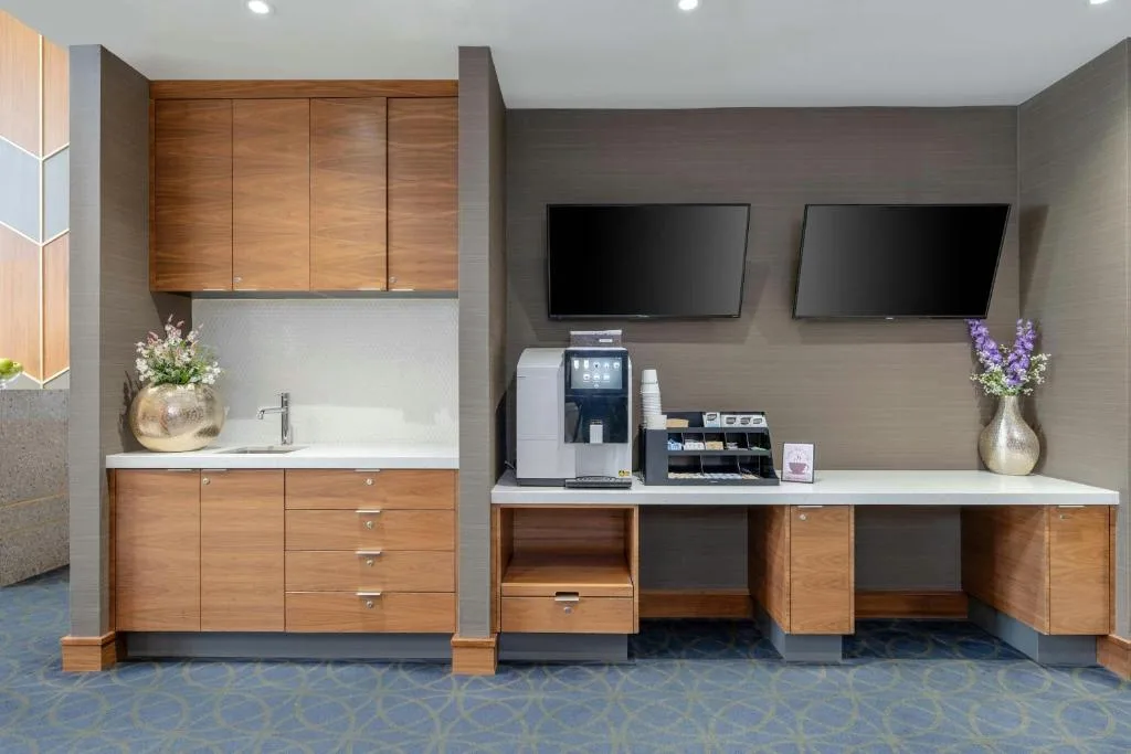 Sandman Signature Mississauga Hotel — 5
