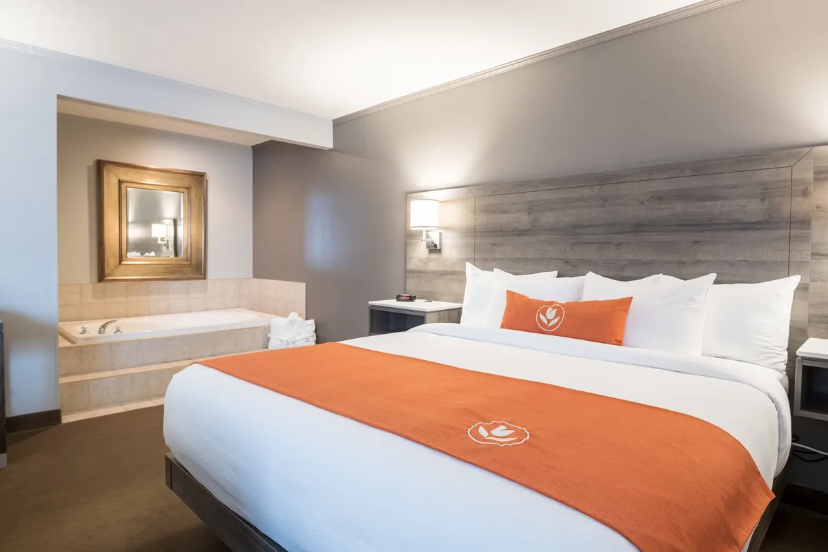 Amsterdam Inn & Suites, an Ascend Collection Hotel — 2