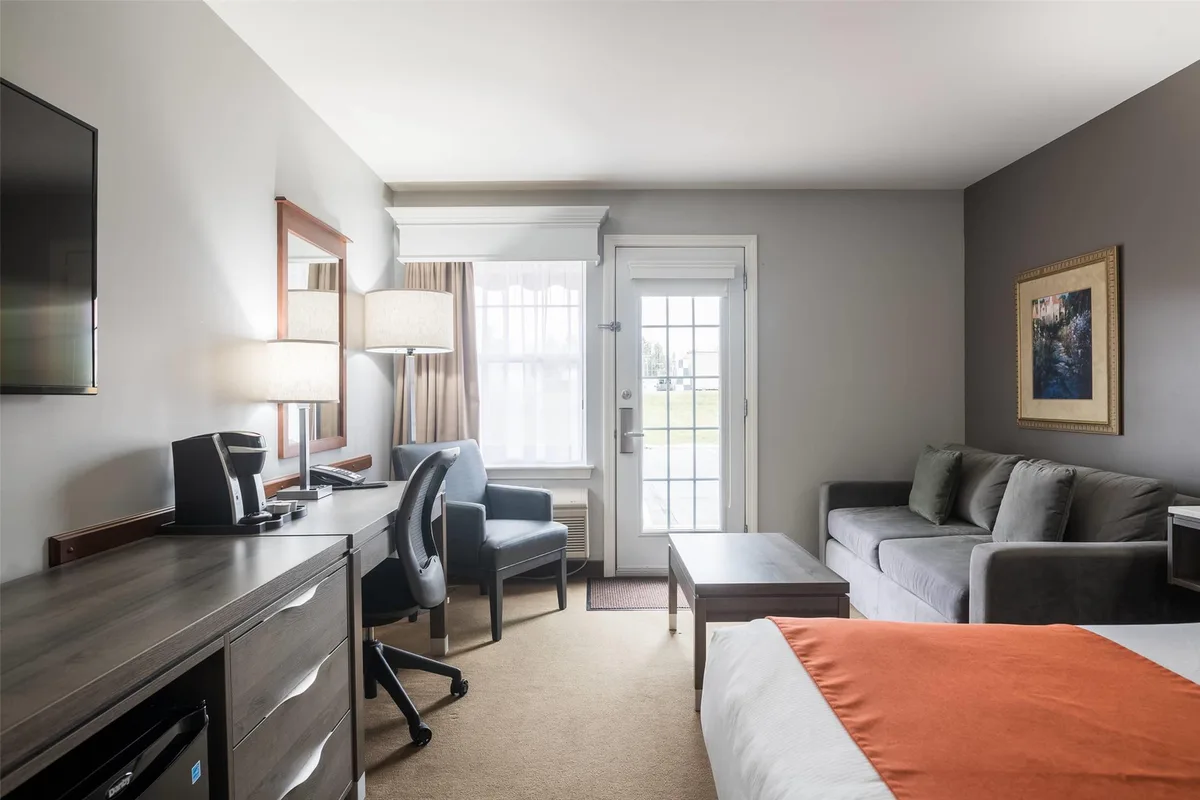 Amsterdam Inn & Suites, an Ascend Collection Hotel — 3