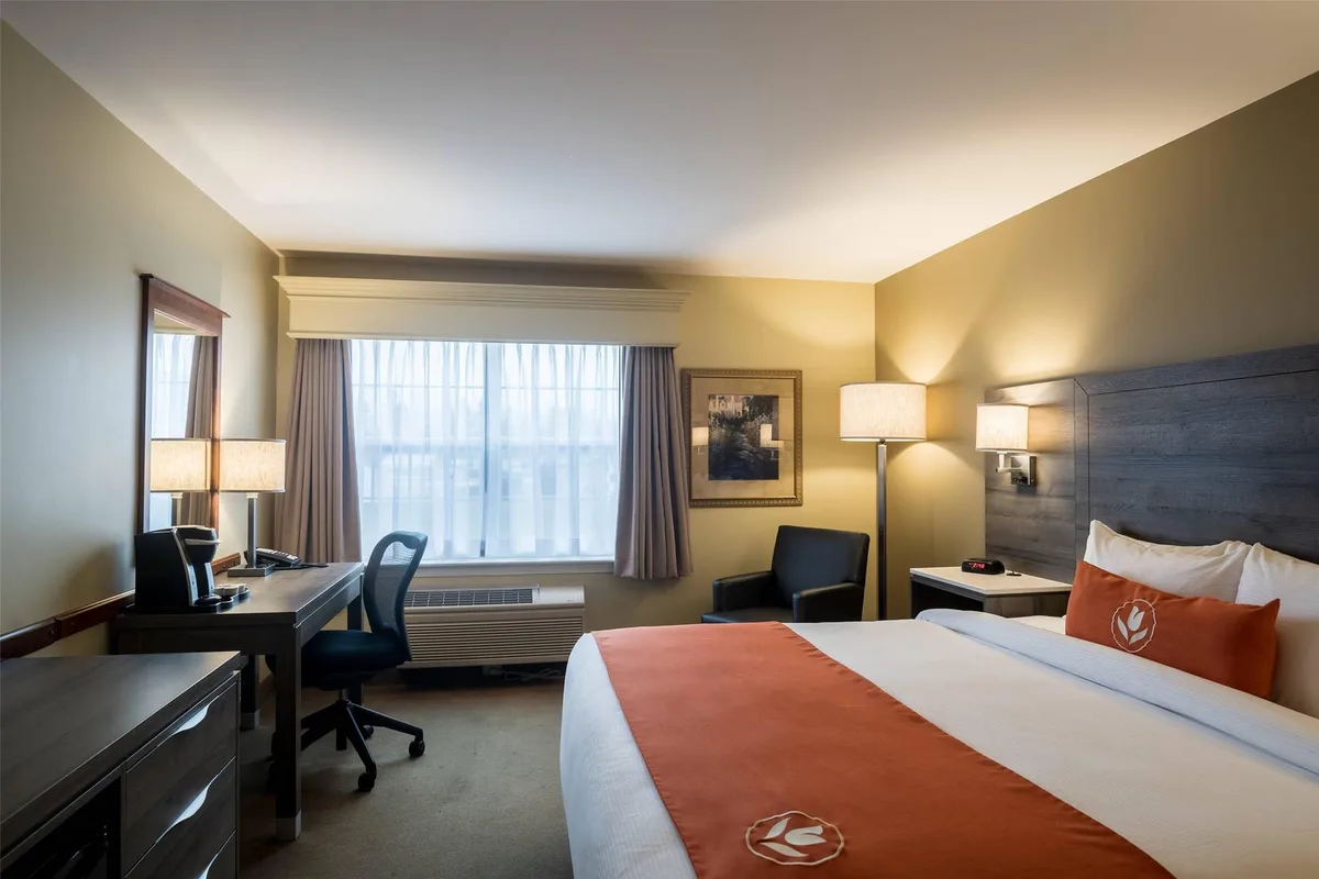 Amsterdam Inn & Suites, an Ascend Collection Hotel — 4