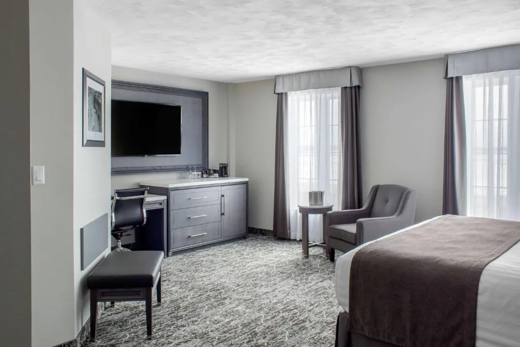 Chateau Moncton Trademark Collection by Wyndham — 5