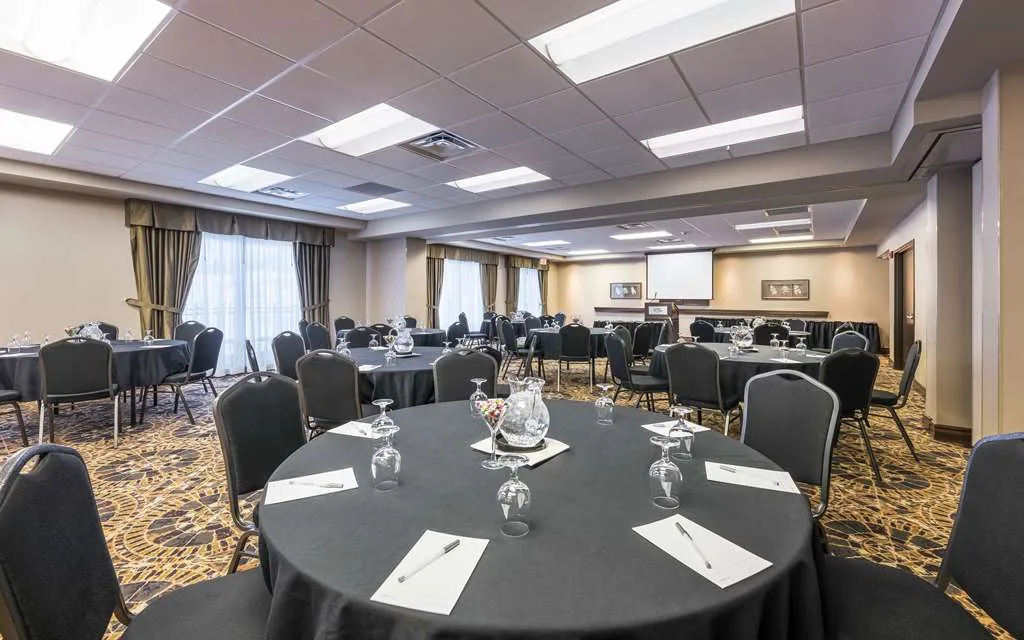 Hampton Inn & Suites by Hilton Moncton — 5