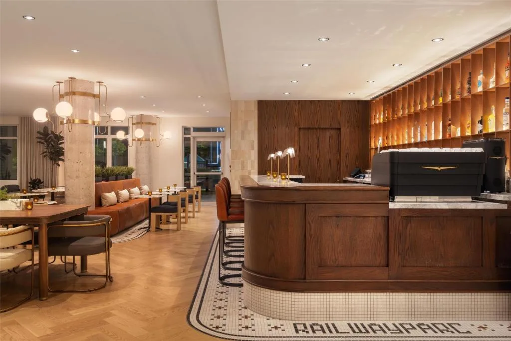 Hotel Railwayparc Montreal, Tapestry Collection By Hilton — 4