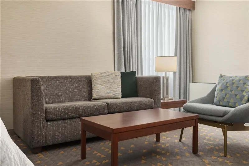 Holiday Inn Oakville Centre by IHG — 3