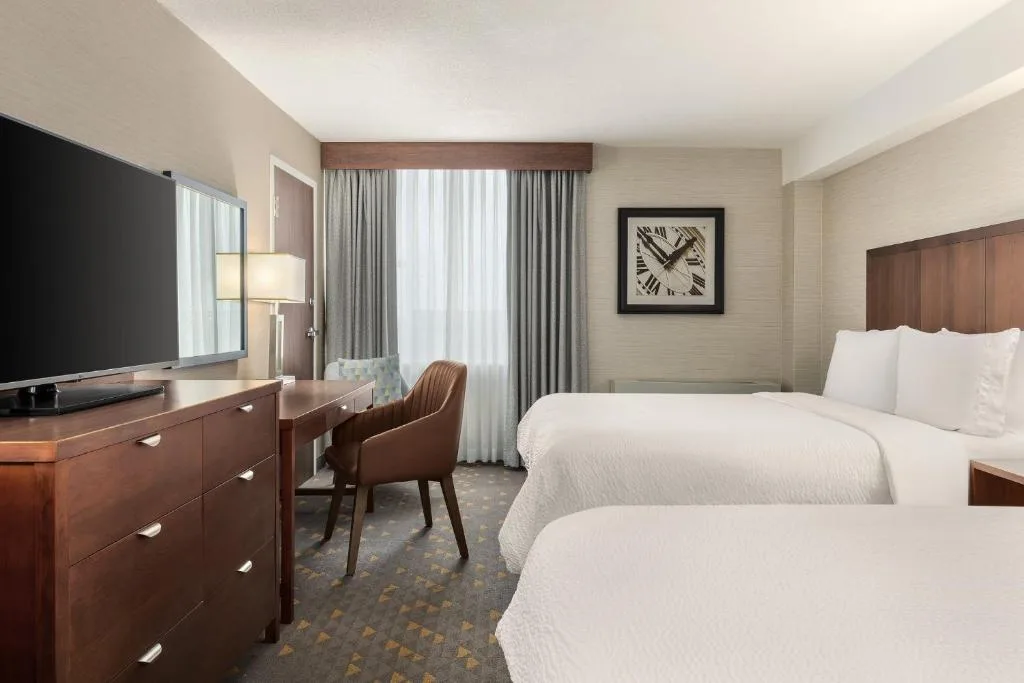 Holiday Inn Oakville Centre by IHG — 5
