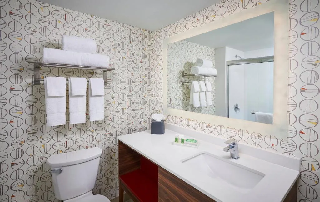 Holiday Inn & Suites Oakville at Bronte by IHG — 2