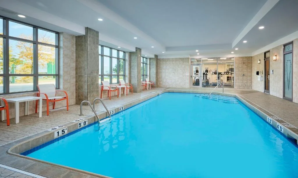 Holiday Inn & Suites Oakville at Bronte by IHG — 3