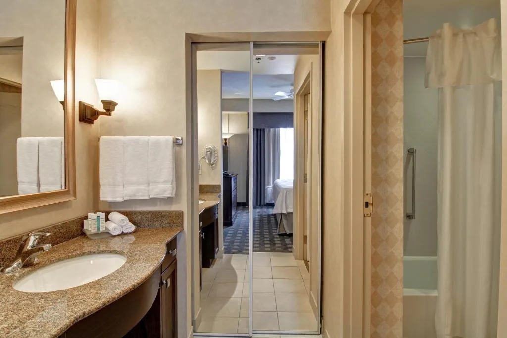Homewood Suites by Hilton Toronto Oakville — 3