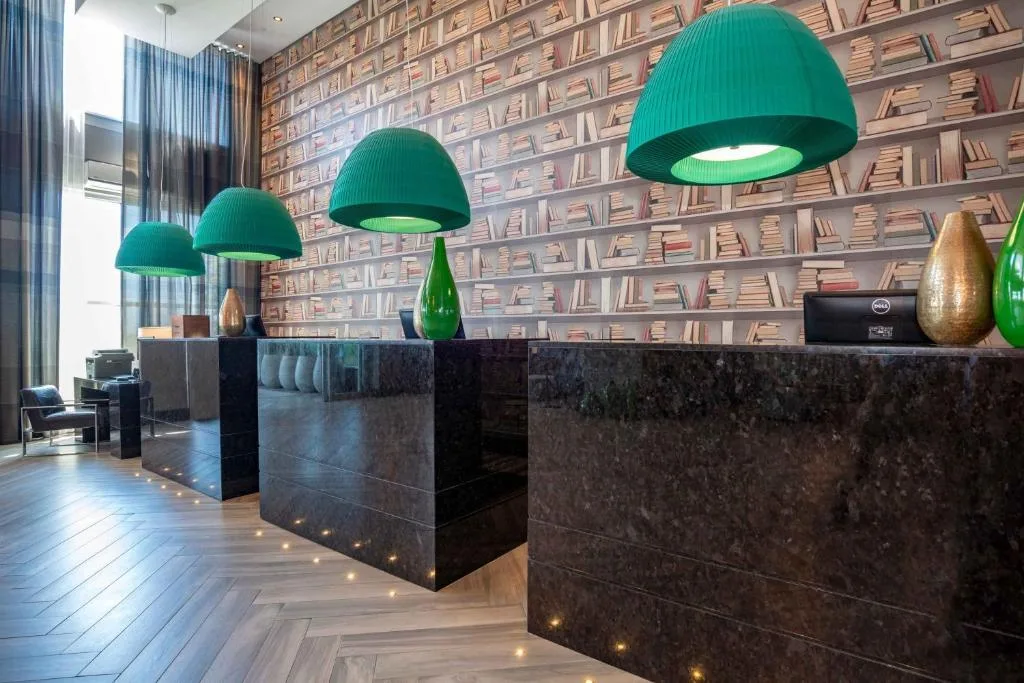 Sandman Hotel Oakville — 4