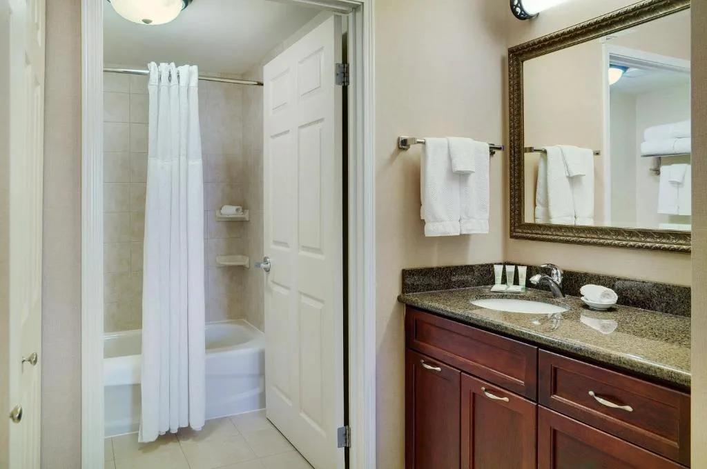Staybridge Suites Oakville Burlington by IHG — 3