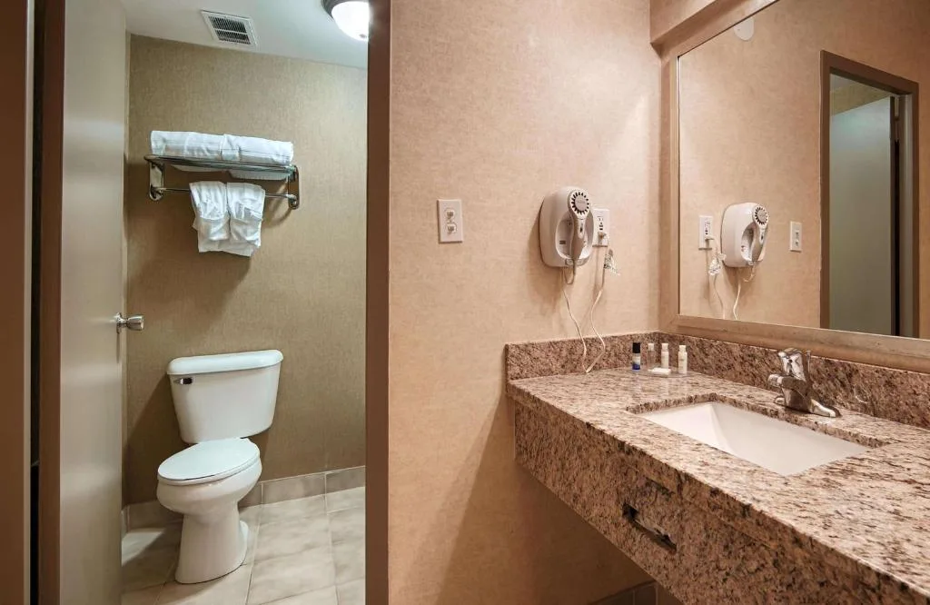 Best Western Plus Durham Hotel & Conference Centre — 3