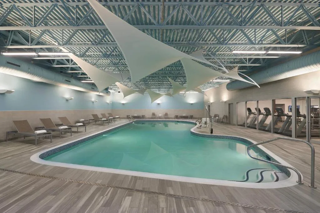 Courtyard by Marriott Oshawa — 4