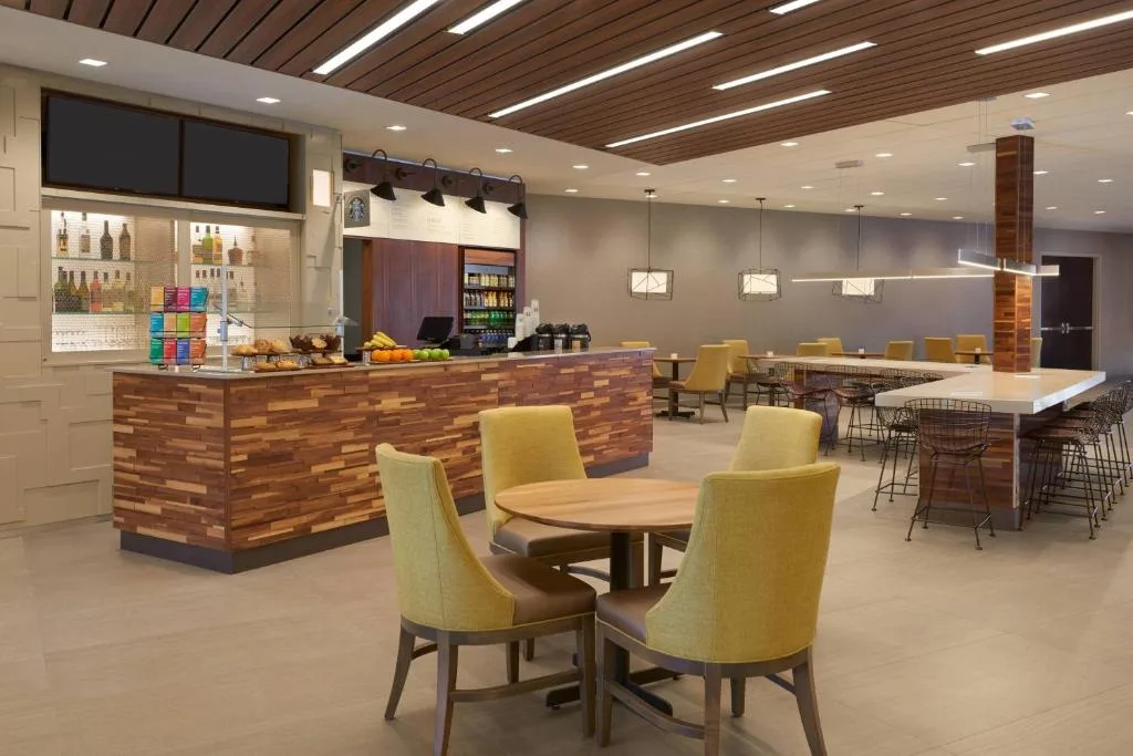 Courtyard by Marriott Oshawa — 5