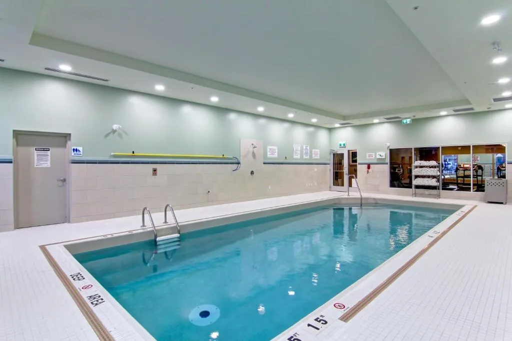 Holiday Inn Express & Suites Oshawa Downtown - Toronto Area by IHG — 4