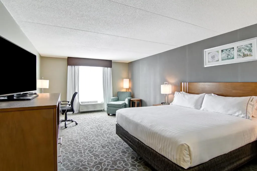 Holiday Inn Express & Suites Oshawa Downtown - Toronto Area by IHG — 5