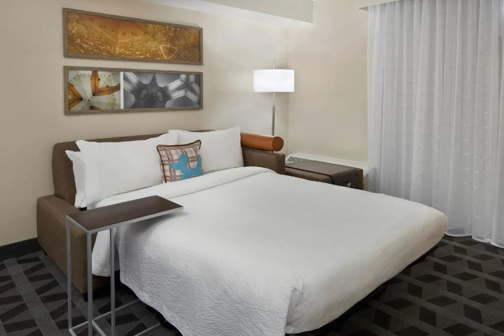 TownePlace Suites by Marriott Oshawa — 2