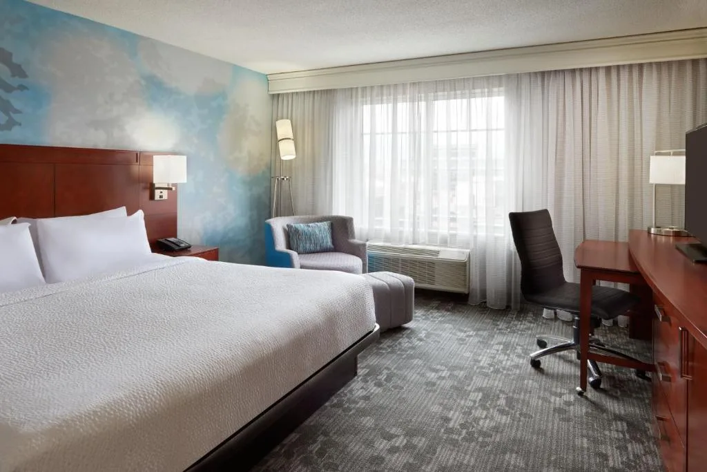 Courtyard by Marriott Ottawa Downtown — 2