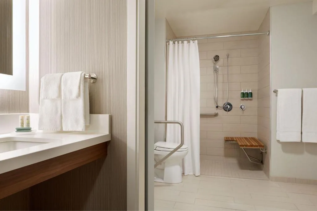 Courtyard by Marriott Ottawa Downtown — 3