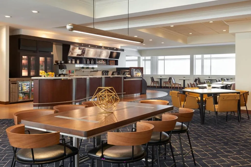 Courtyard by Marriott Ottawa Downtown — 5
