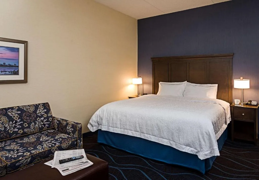 Hampton Inn by Hilton Ottawa Airport — 2