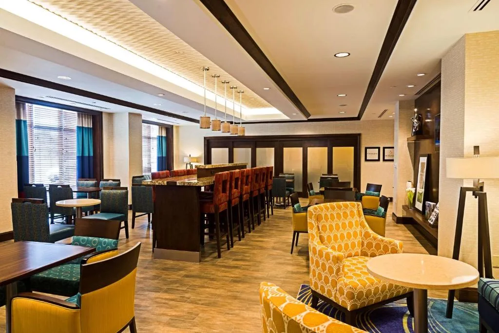 Hampton Inn by Hilton Ottawa Airport — 5