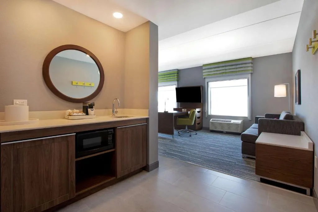 Hampton Inn & Suites Ottawa West, Ontario, Canada — 3