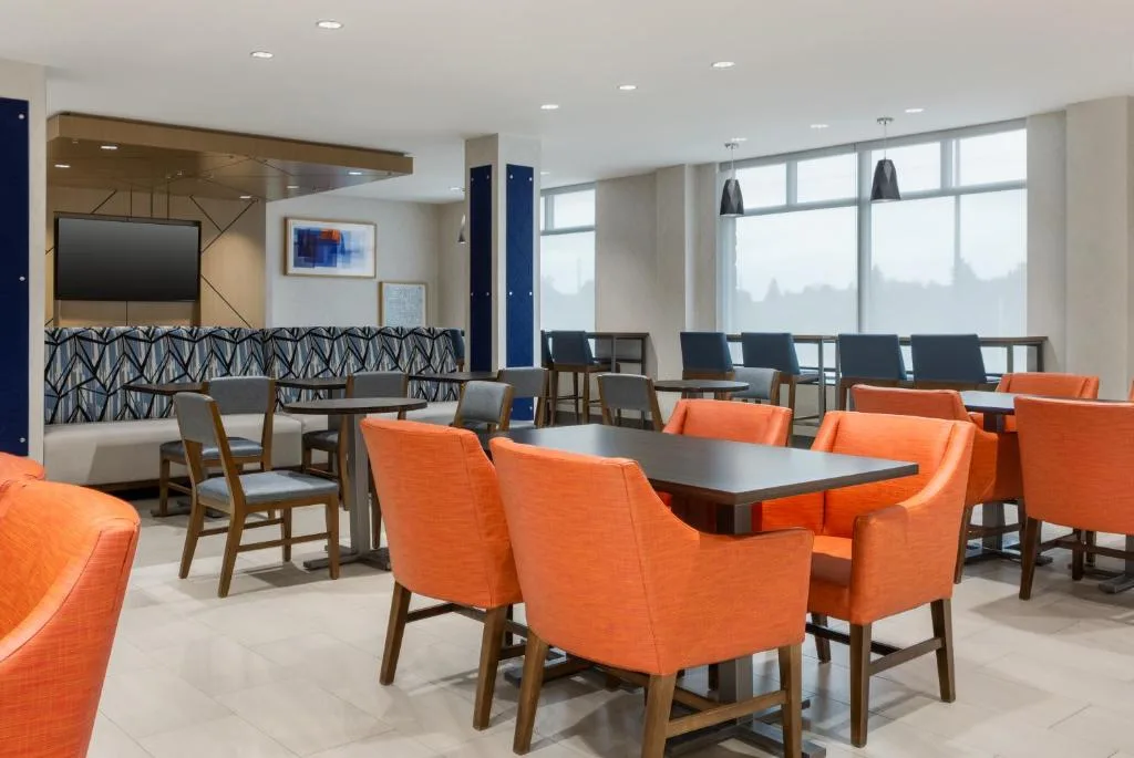 Holiday Inn Express & Suites Ottawa East-Orleans by IHG — 3