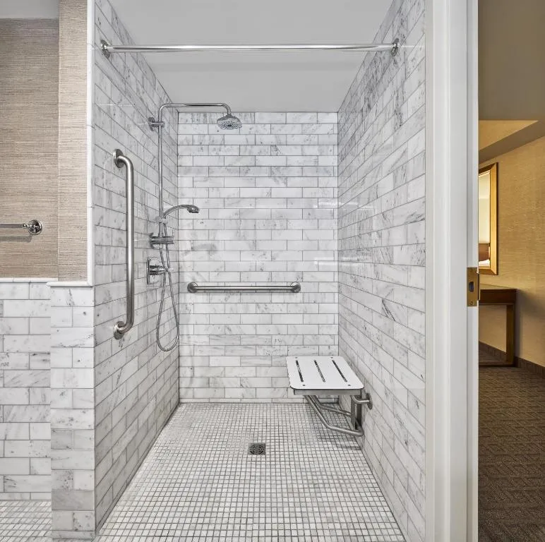 Lord Elgin Hotel — 3