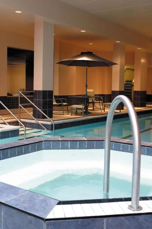 Lord Elgin Hotel — 4