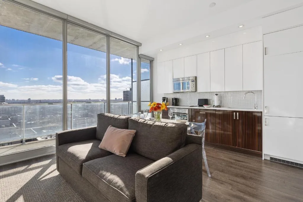 SOHO Residences Lisgar — 4